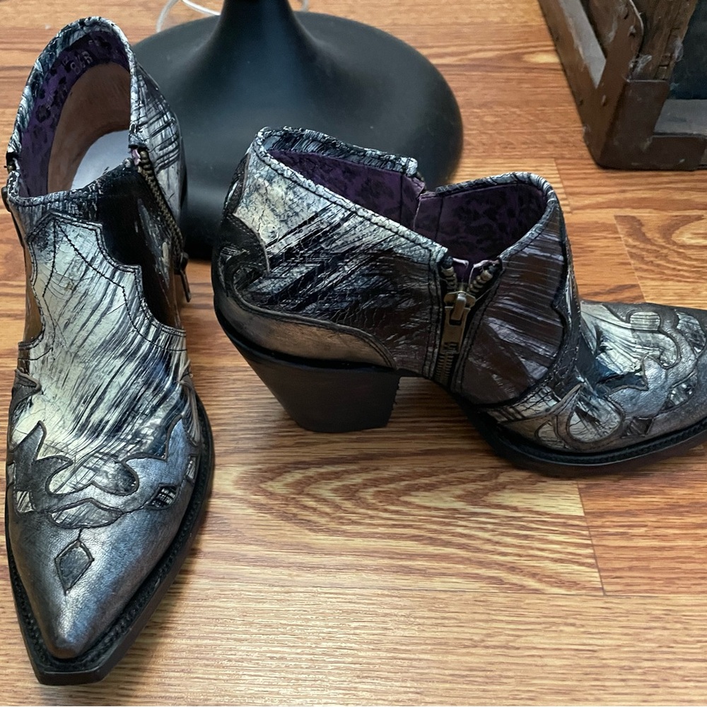 Women's Metallic Black & Silver Western Ankle Boots